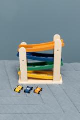 Pista de carreras de madera con 4 coches 