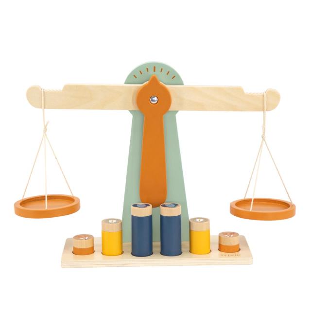 Wooden scale with 6 weights
 