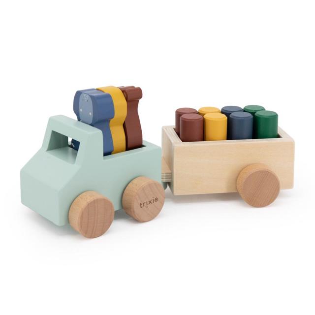 Holzauto mit Anhänger und Tieren