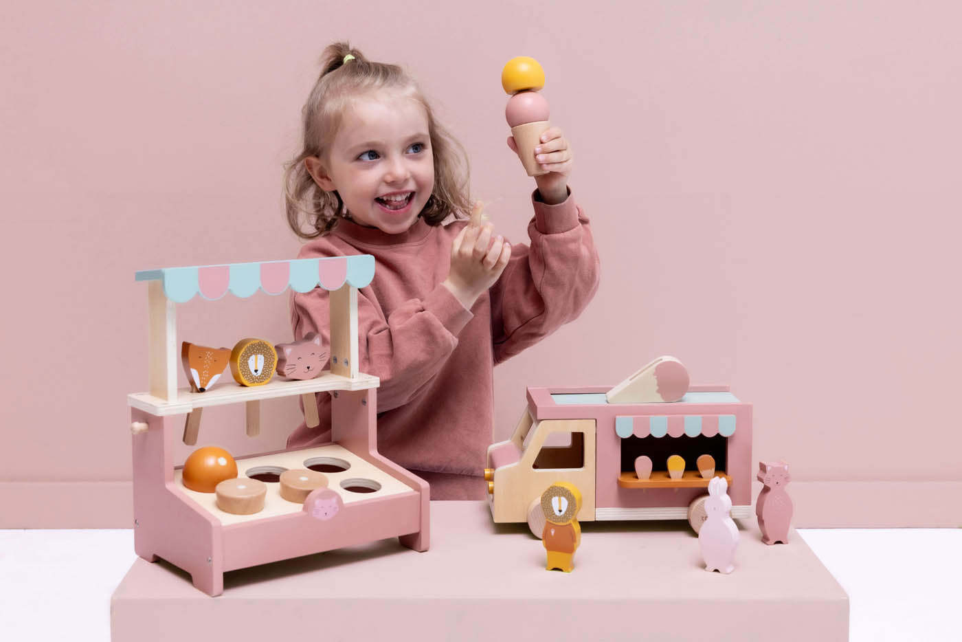Gifts that spark big imaginations at the age of 4