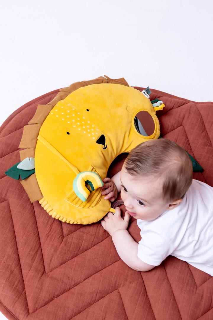 Trixie tummy time pillow Mr. Lion