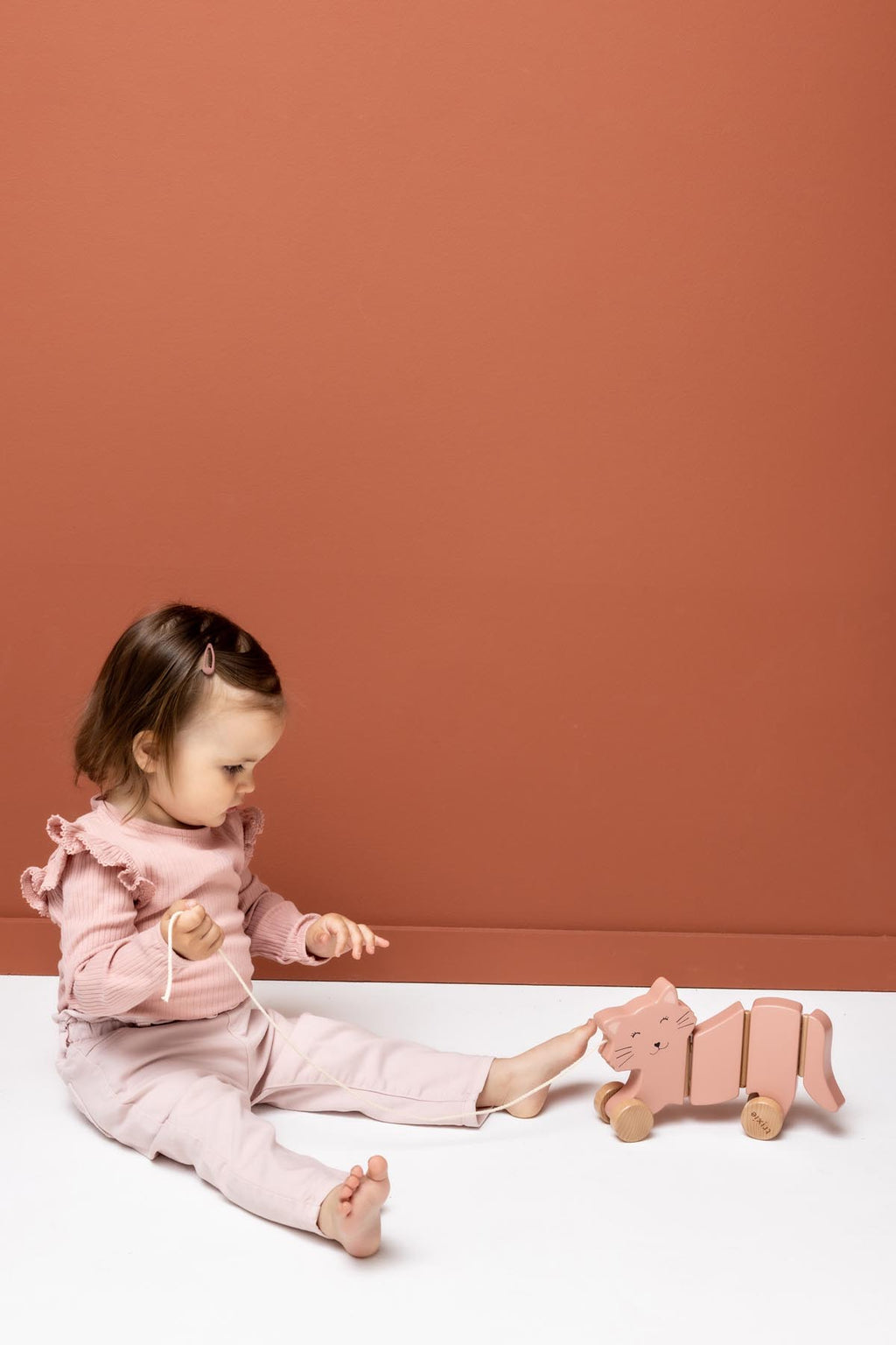 Wooden wiggle pull along toy - Mrs. Cat