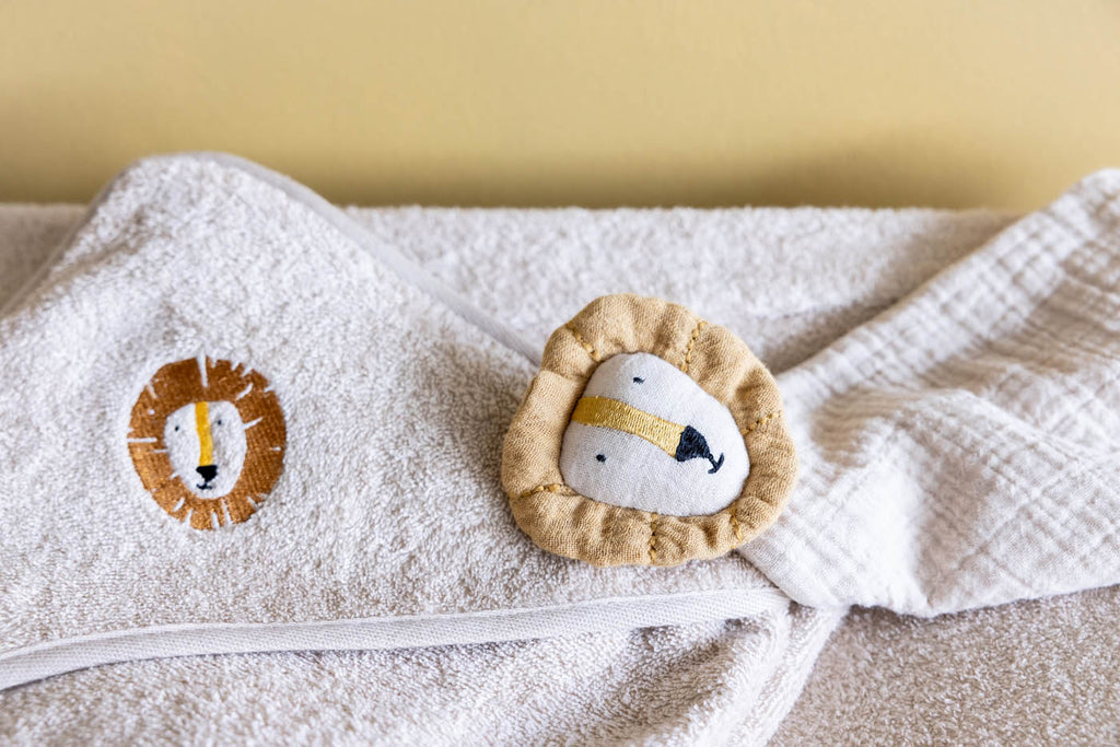 Trixie comforter and poncho Mr. Lion 