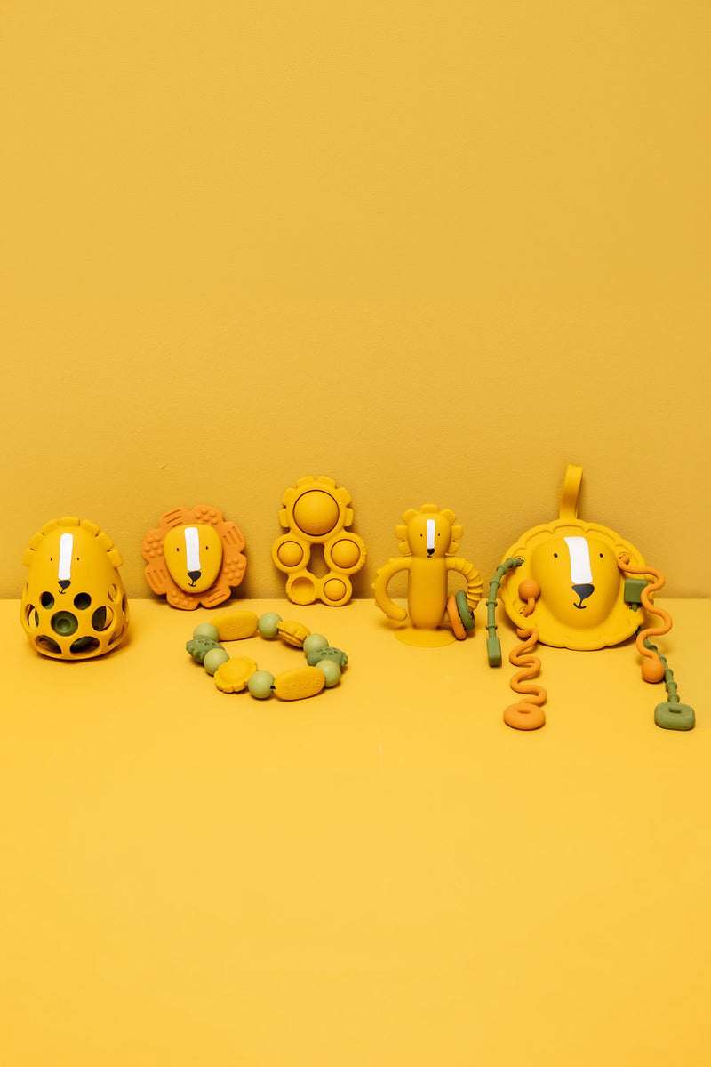 Silicone sensory pull toy - Mr. Lion