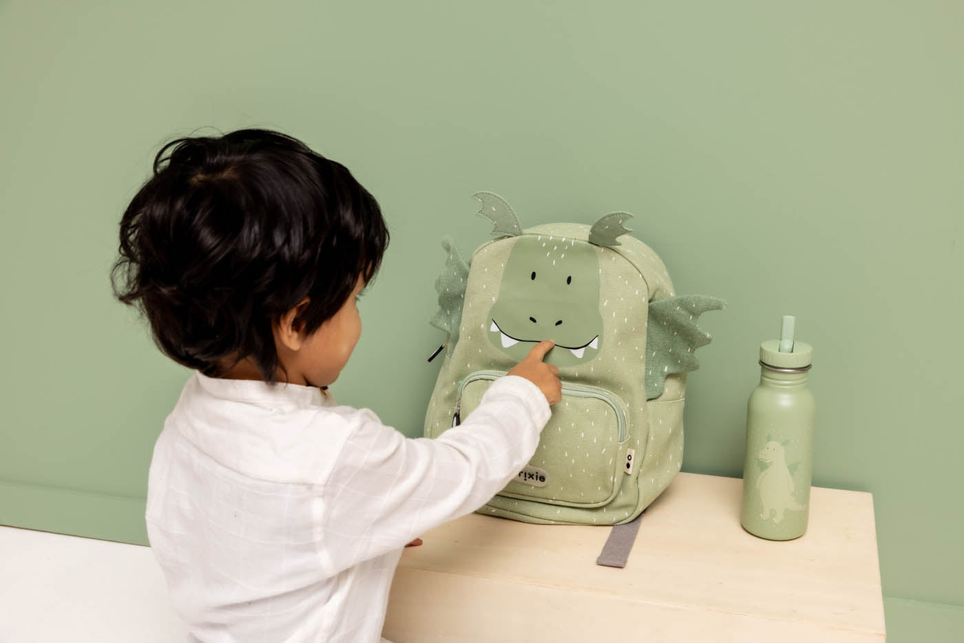 Trixie Mr. Dragon backpack bottle