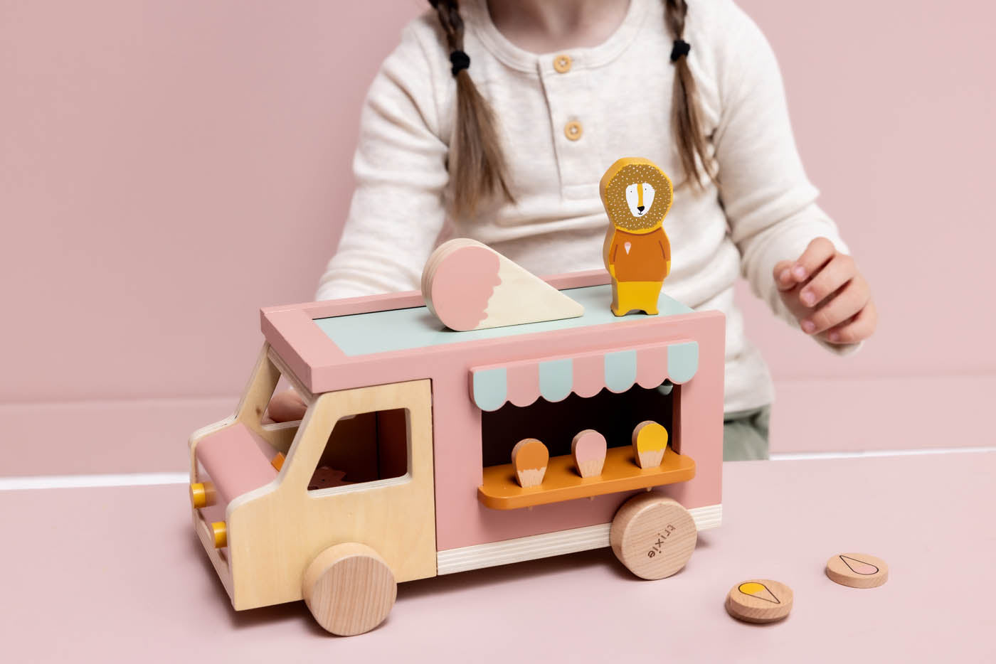 Trixie wooden ice cream truck